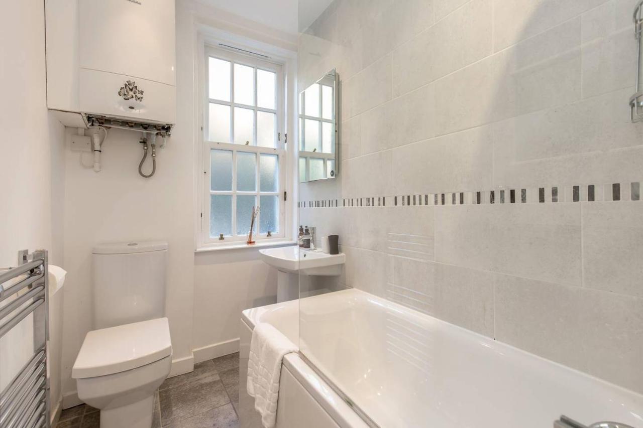 Altido Unique & Stylish Grassmarket Apt - Close To Castle เอดินบะระ ภายนอก รูปภาพ